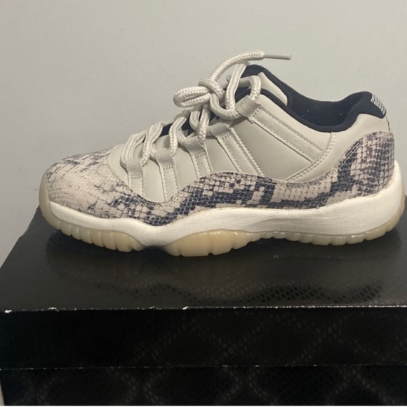 Jordan 11 light bone snakeskin